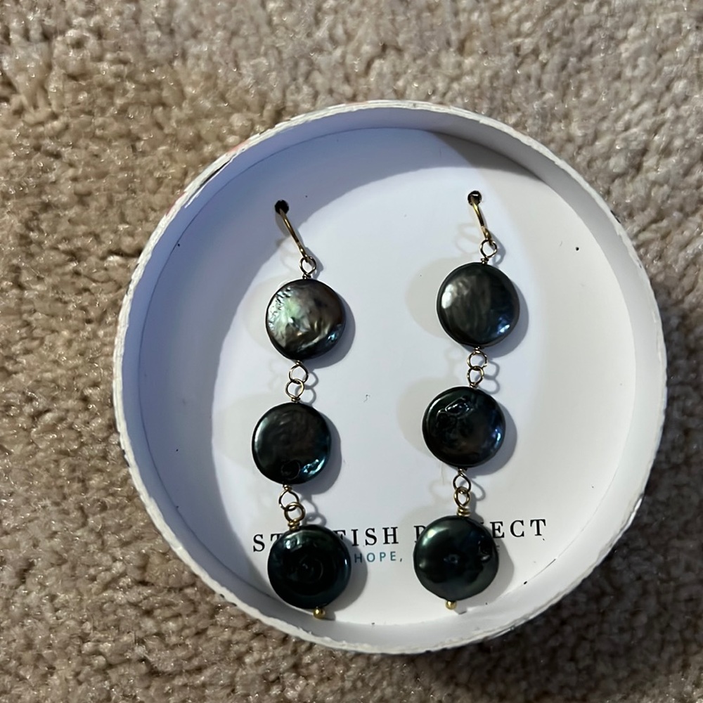 Starfish Project Cameleon Pearl earrings